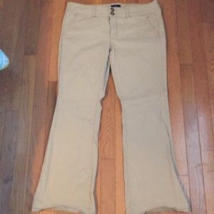 AE Artist Stretch khakis